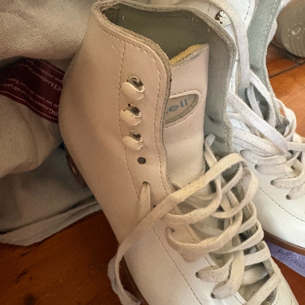 Riedel White Athletic Ice Skates